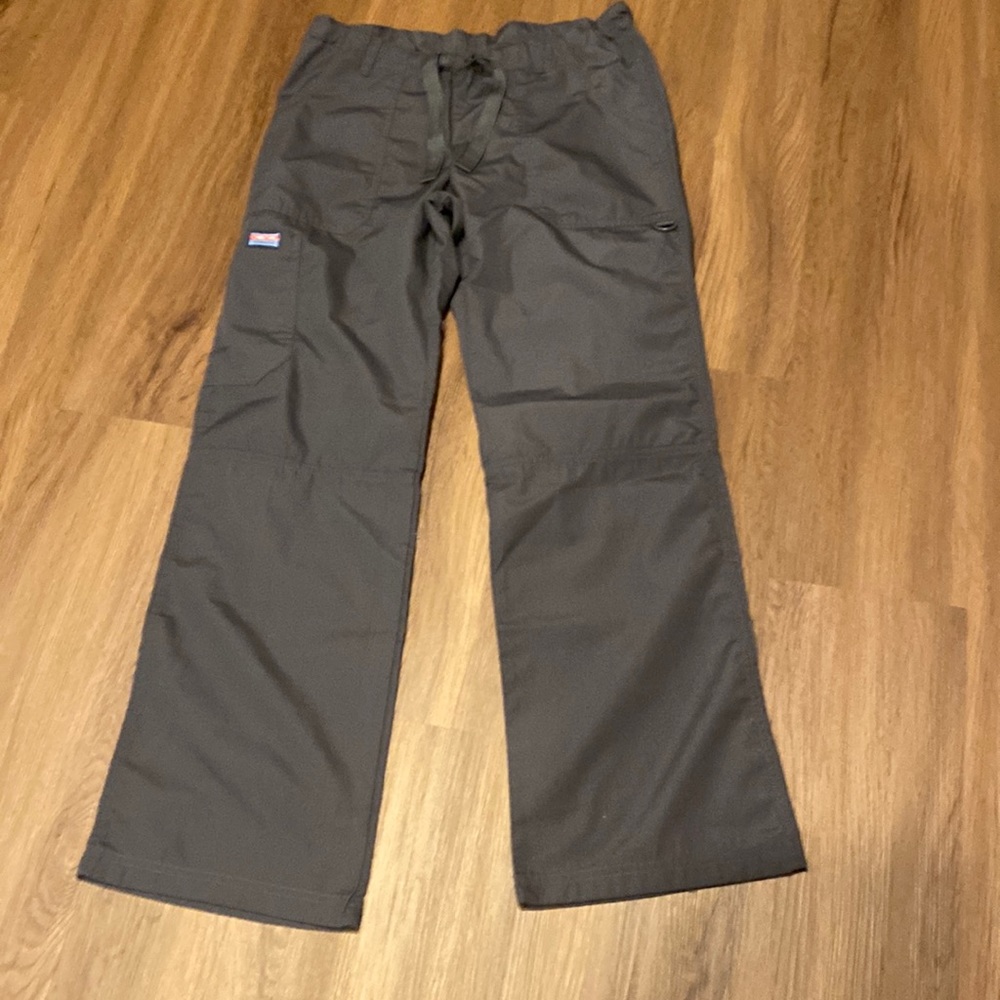Women’s D-ring cargo scrub pants